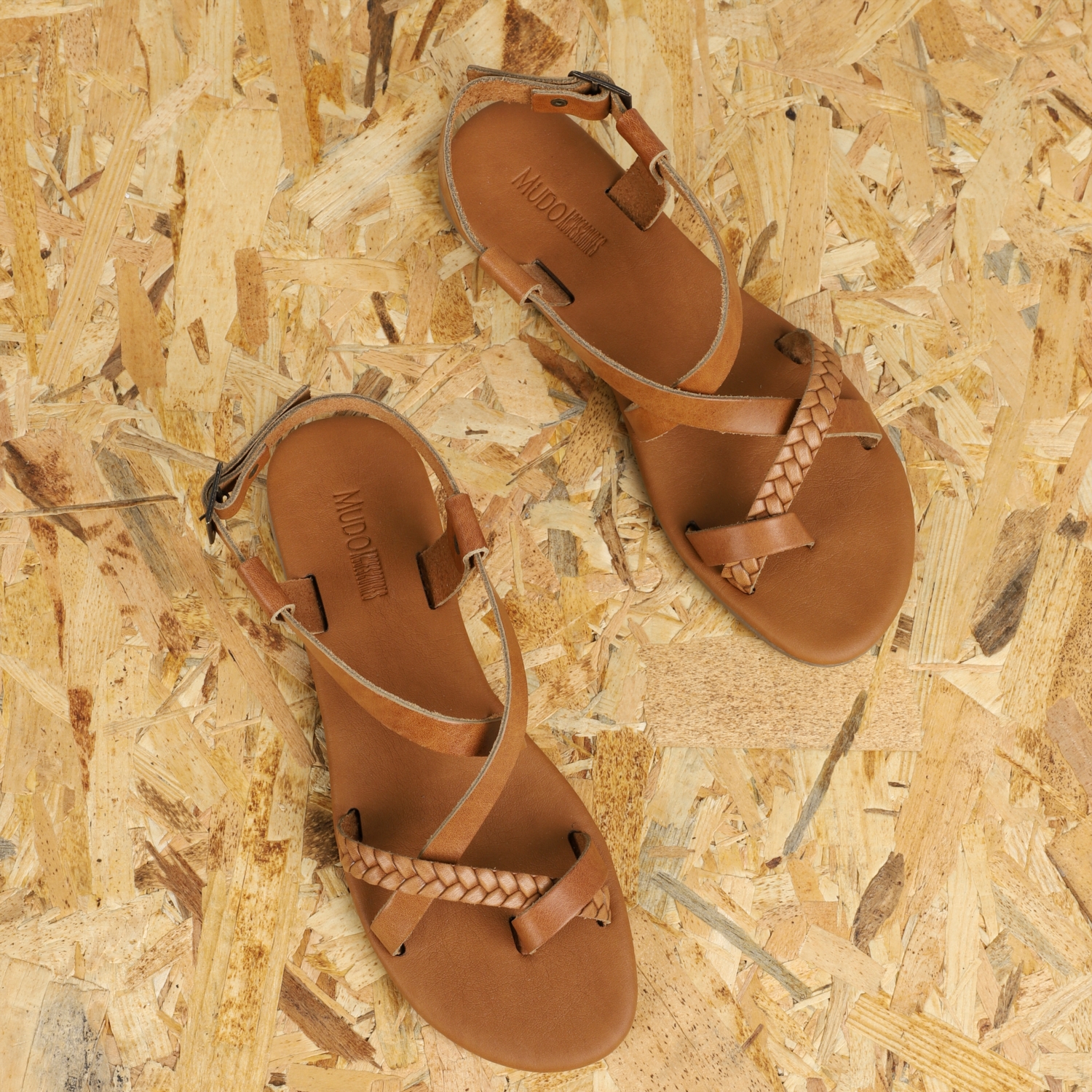 ÖRGÜLÜ PARMAK ARASI DERİ SANDALET