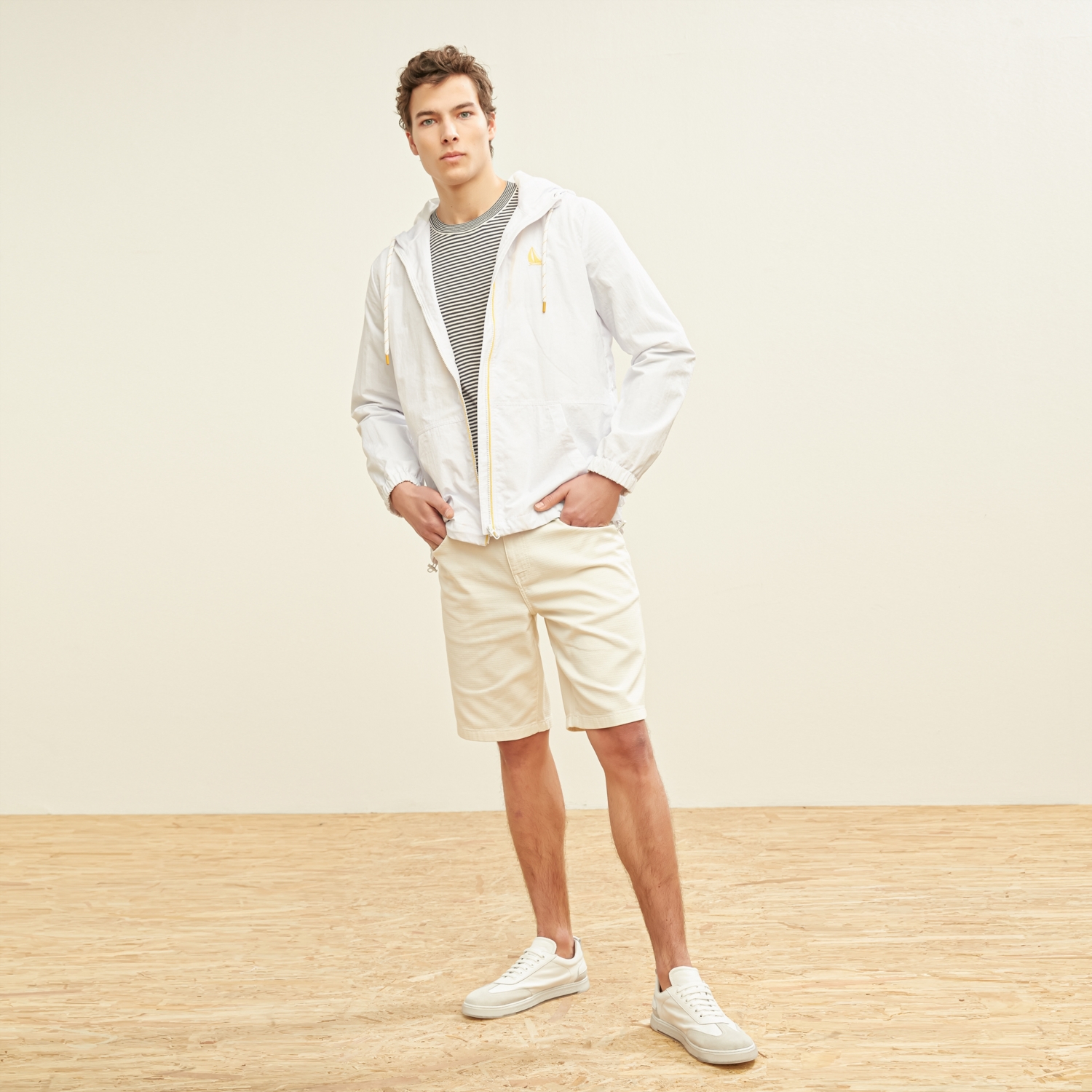 KAPÜŞONLU FERMUARLI YAĞMURLUK