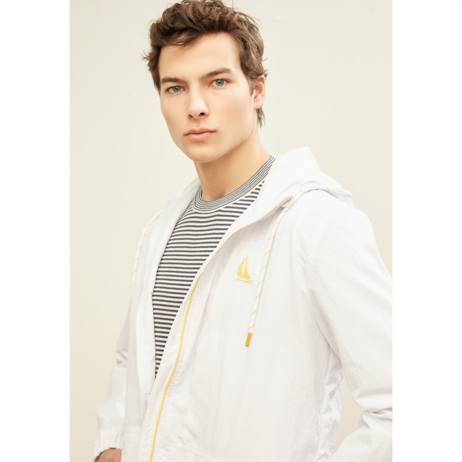 KAPÜŞONLU FERMUARLI YAĞMURLUK