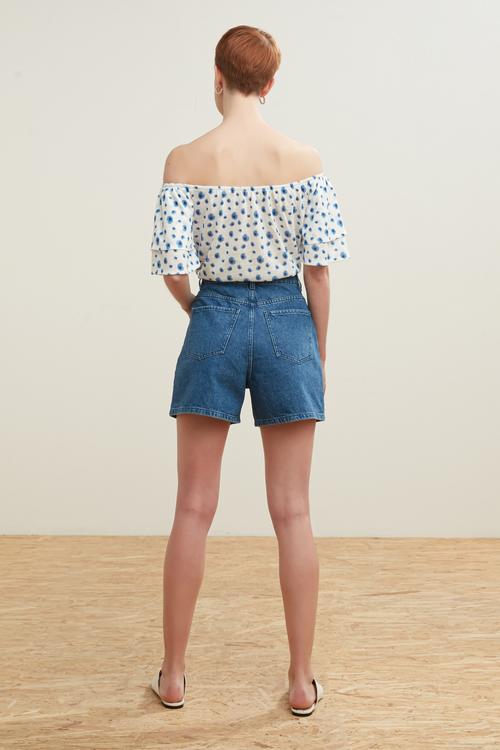  DÜŞÜK YAKALI BLUZ