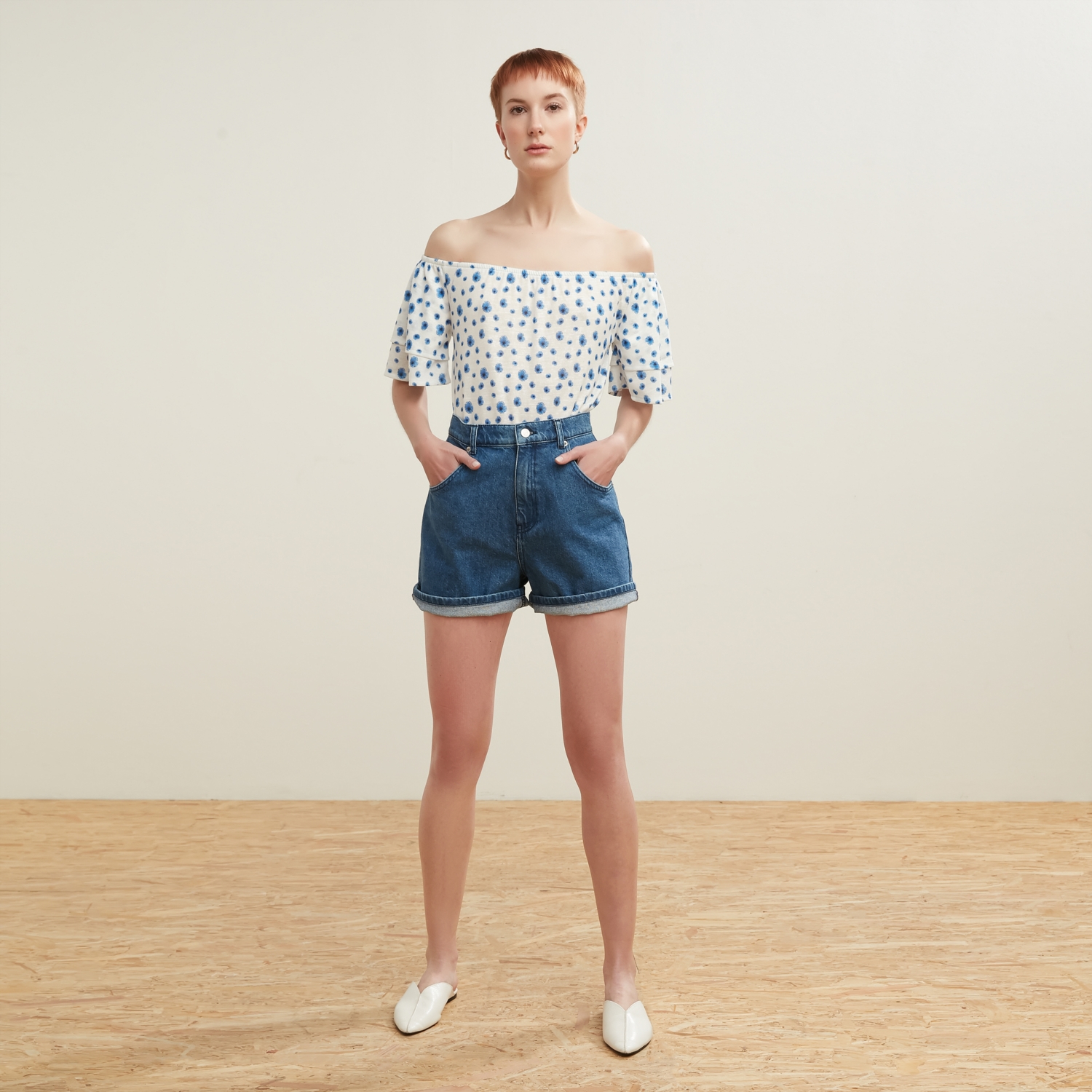 DÜŞÜK YAKALI BLUZ