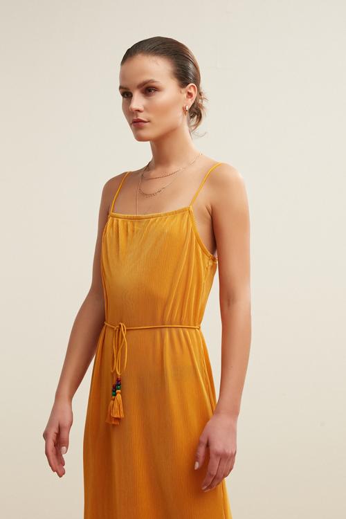  BELDEN BAĞLAMALI İNCE ASKILI PİLELİ MİDİ ELBİSE