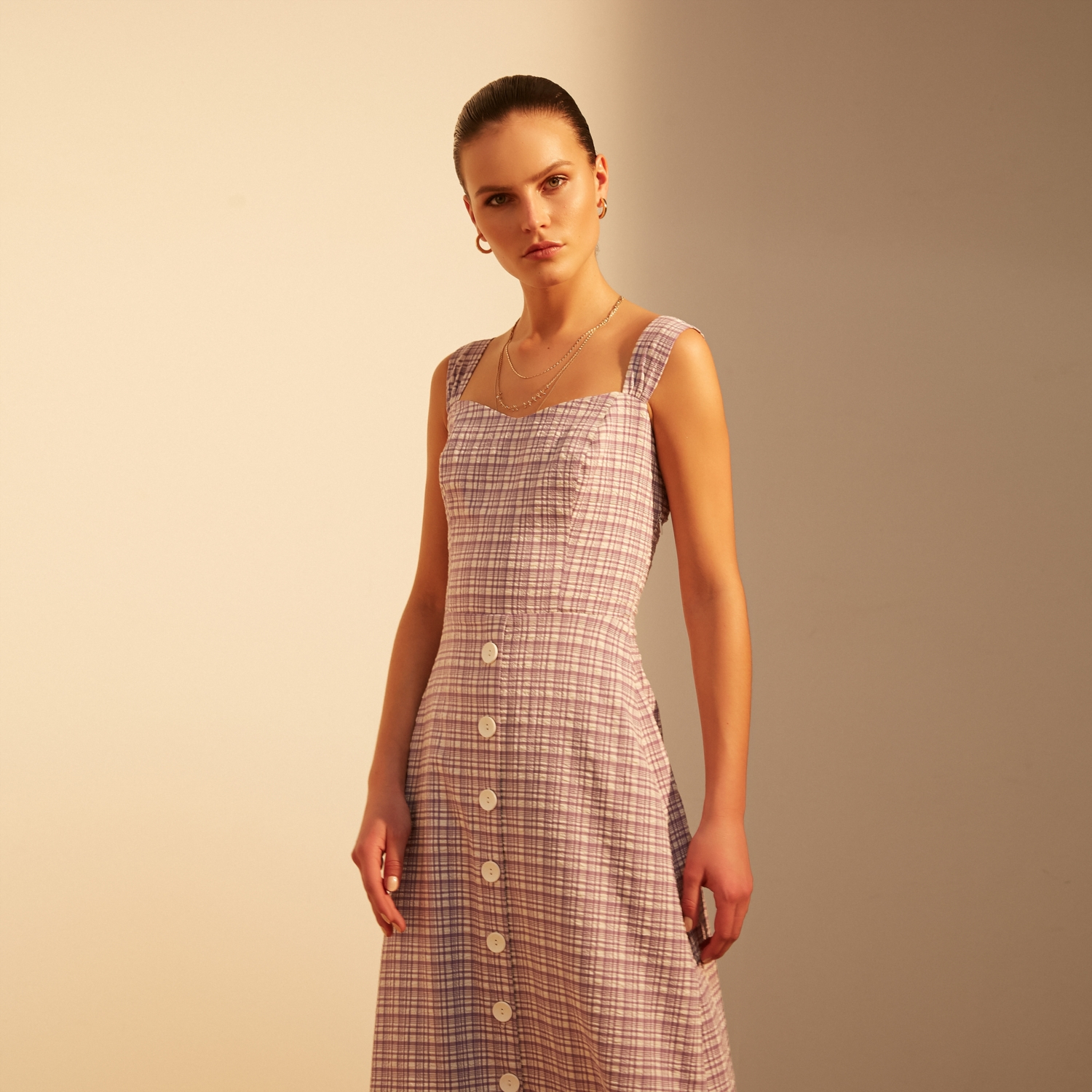 EKOSE DESENLİ VOLANLI MİDİ ELBİSE