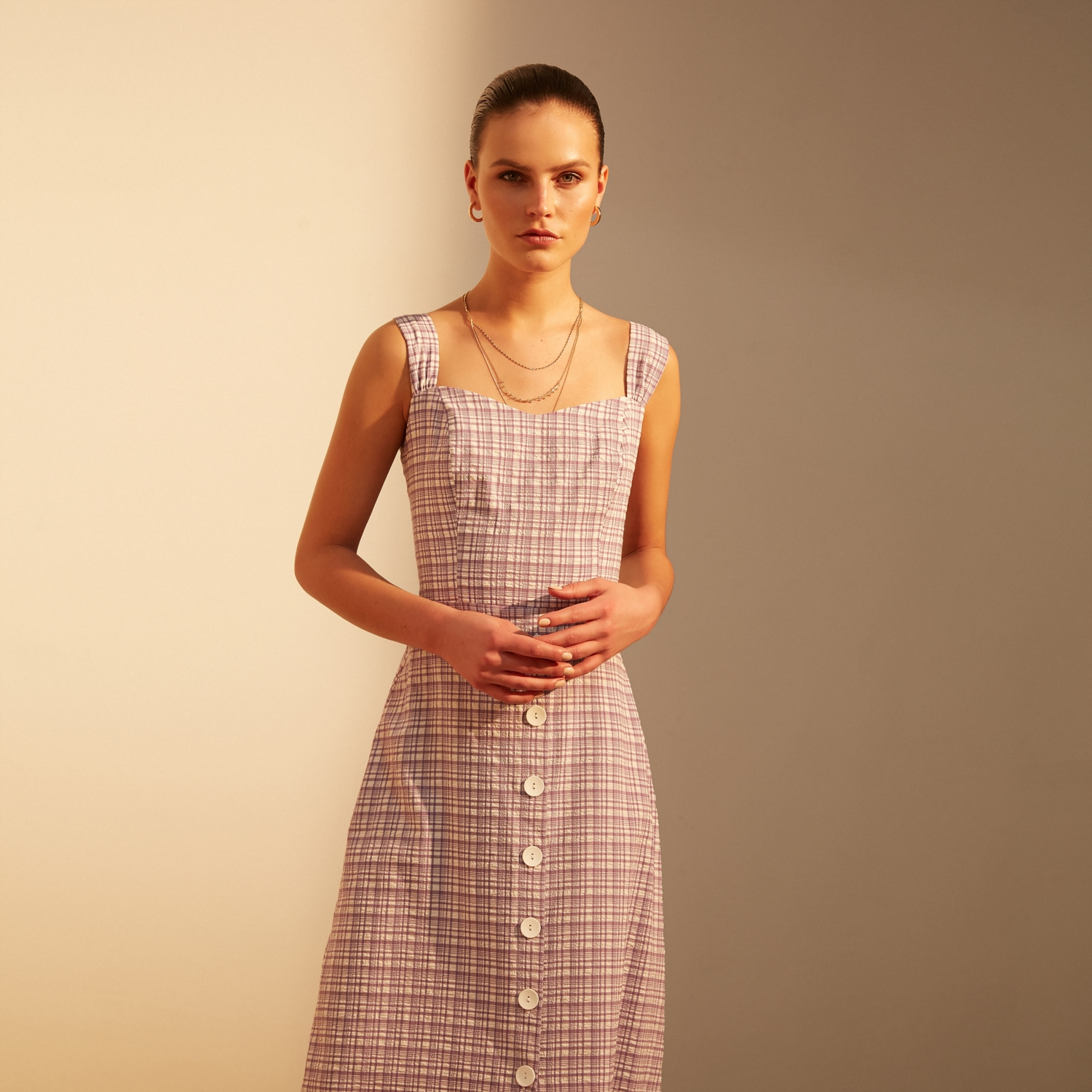 EKOSE DESENLİ VOLANLI MİDİ ELBİSE