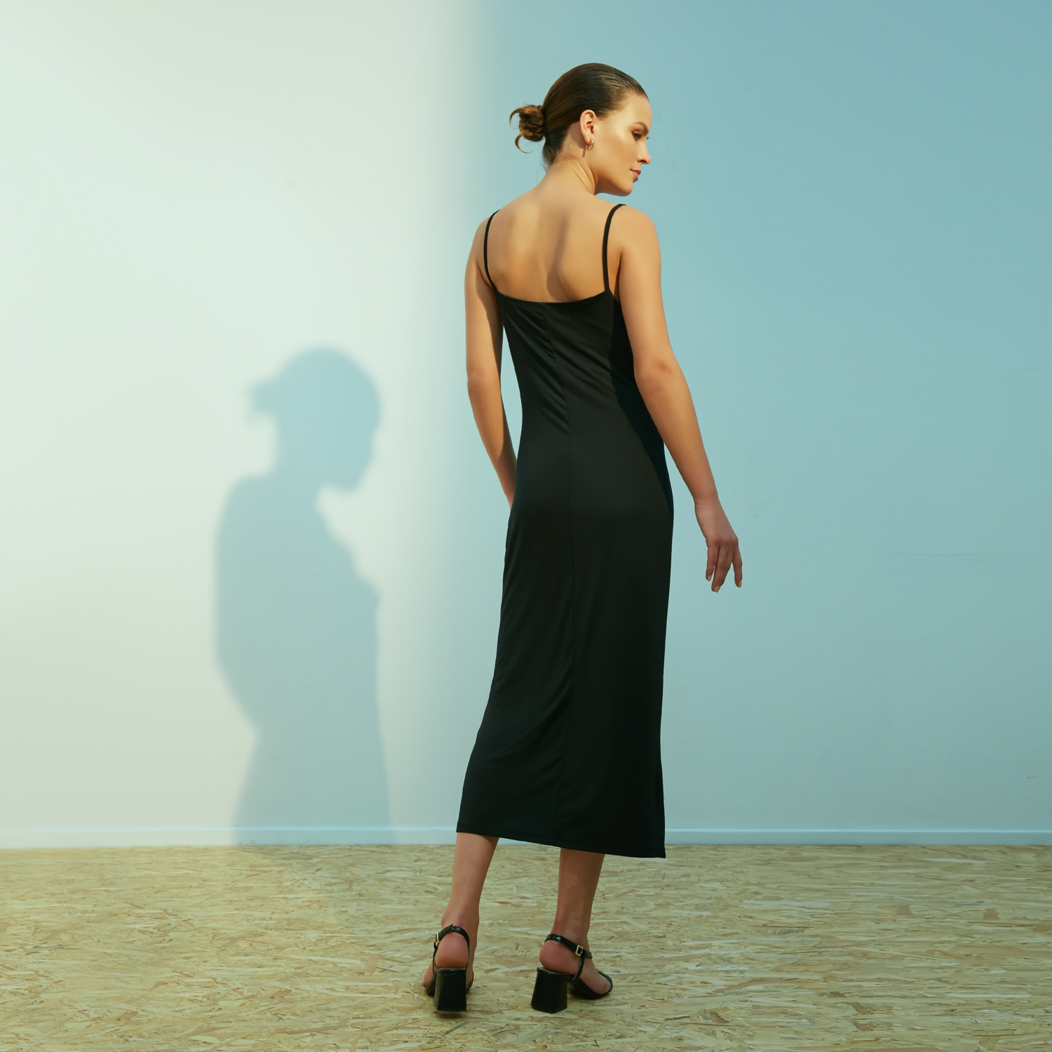 DEGAJE YAKA MİDİ ELBİSE