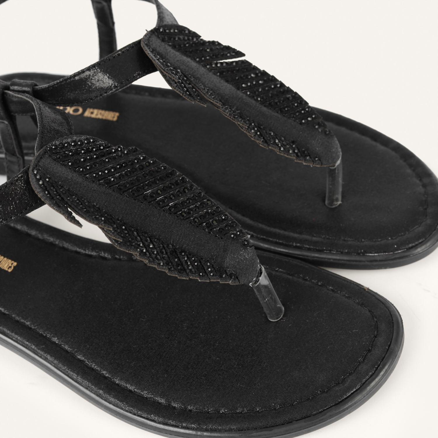 TAŞLI PARMAK ARASI SANDALET