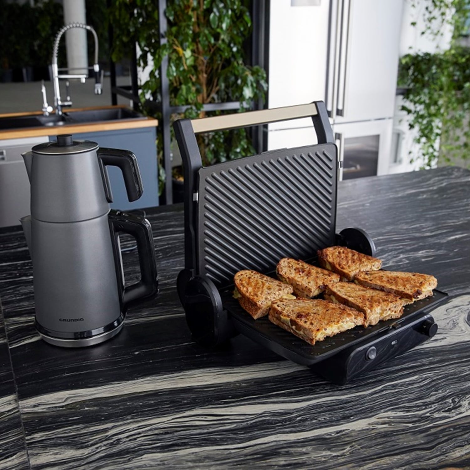 GRUNDIG IZGARA VE TOST MAKİNESİ