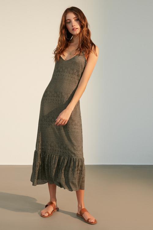  ASKILI FIRFIRLI MİDİ ELBİSE