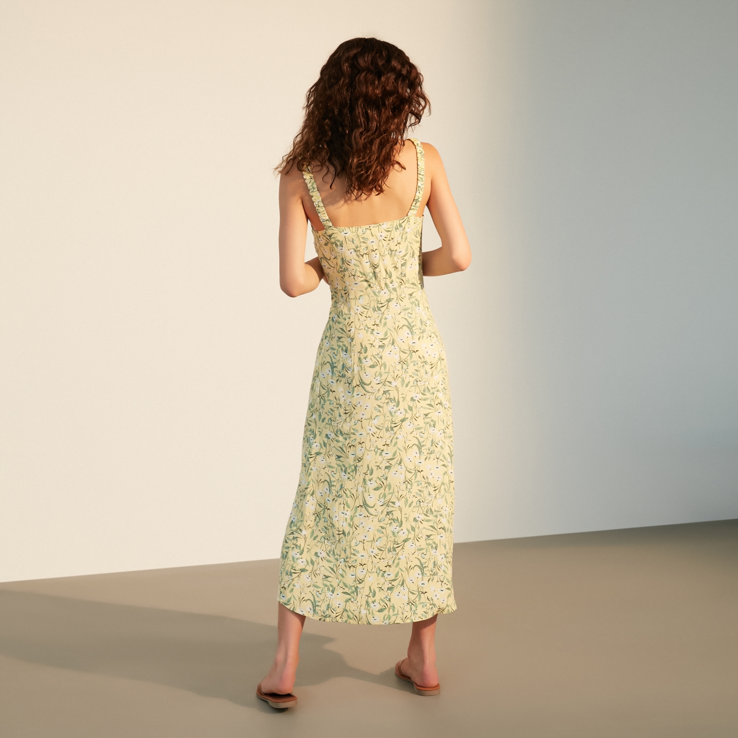 ÇİÇEKLİ ASKILI MİDİ ELBİSE