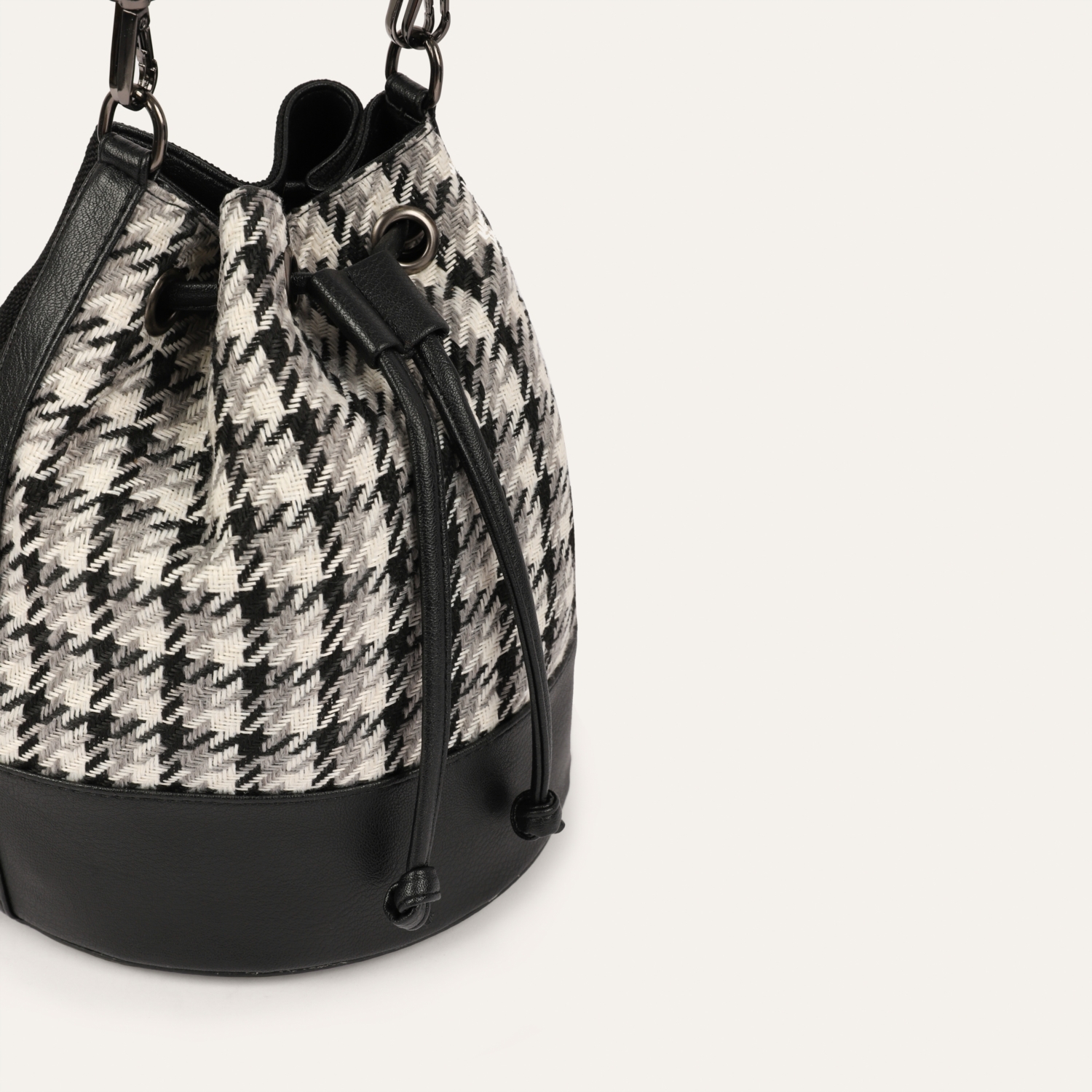 KAZAYAĞI DESENLİ ÇAPRAZ ASKILI OMUZ ÇANTASI