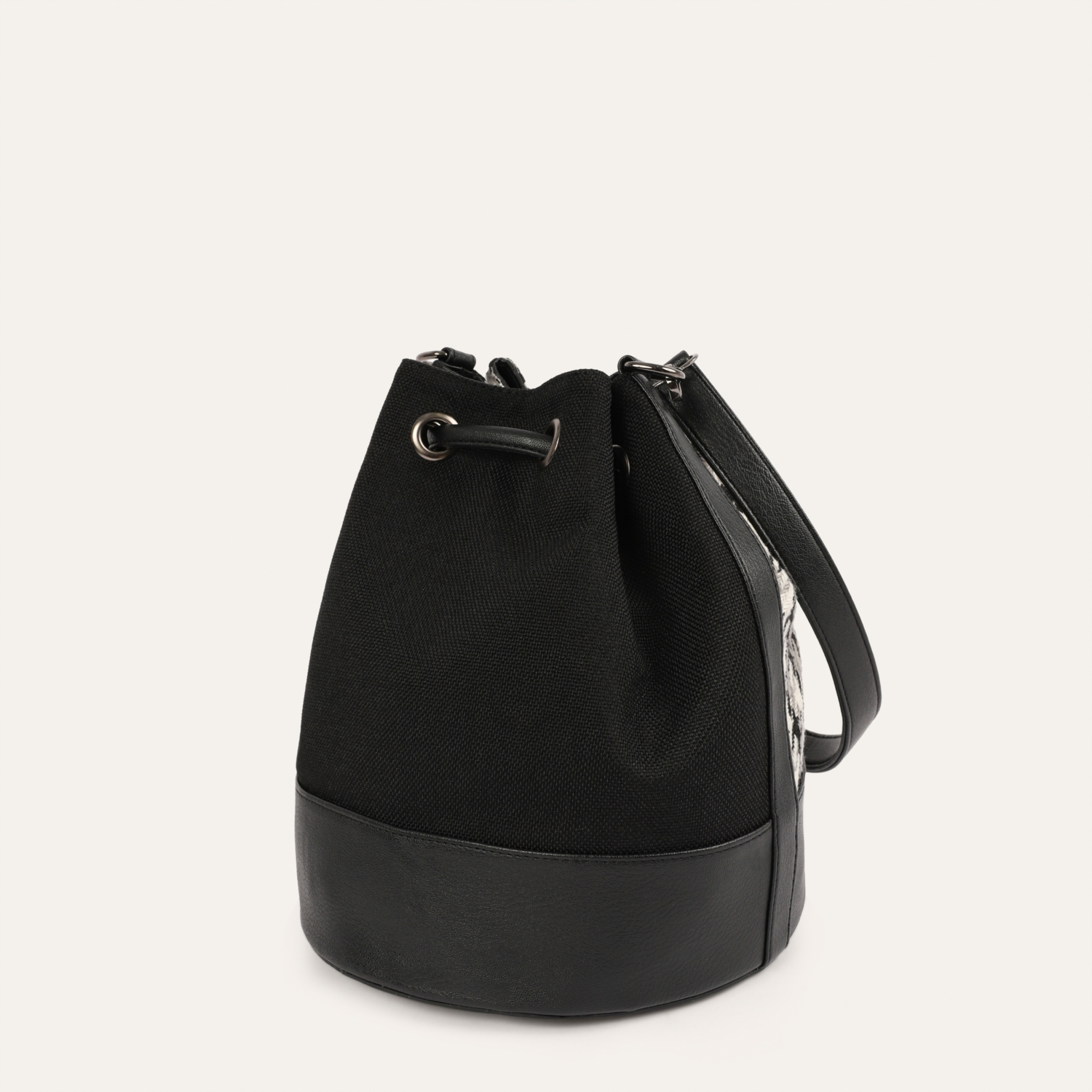 KAZAYAĞI DESENLİ ÇAPRAZ ASKILI OMUZ ÇANTASI