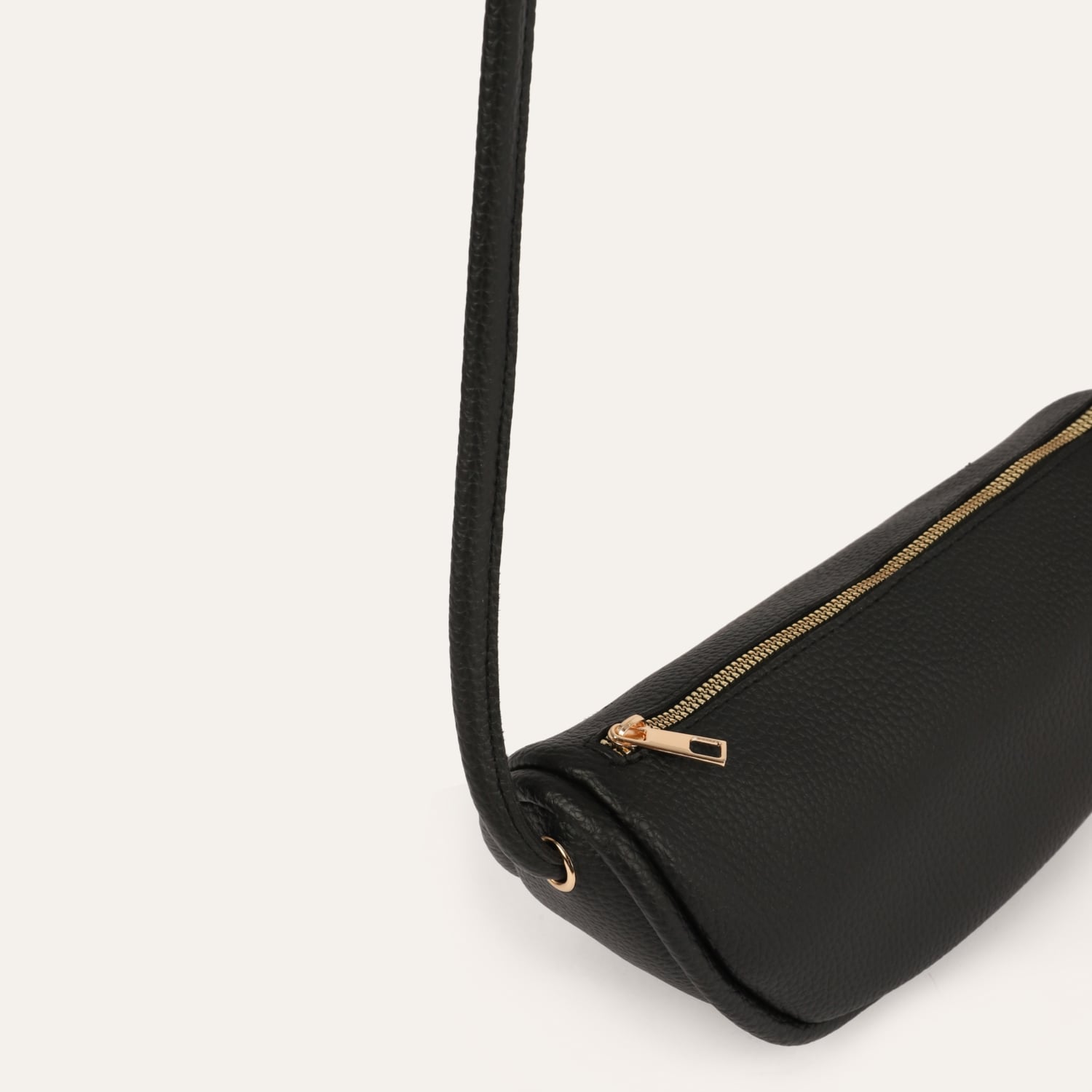 DERİ GÖRÜNÜMLÜ ÇAPRAZ ASKILI OMUZ ÇANTASI