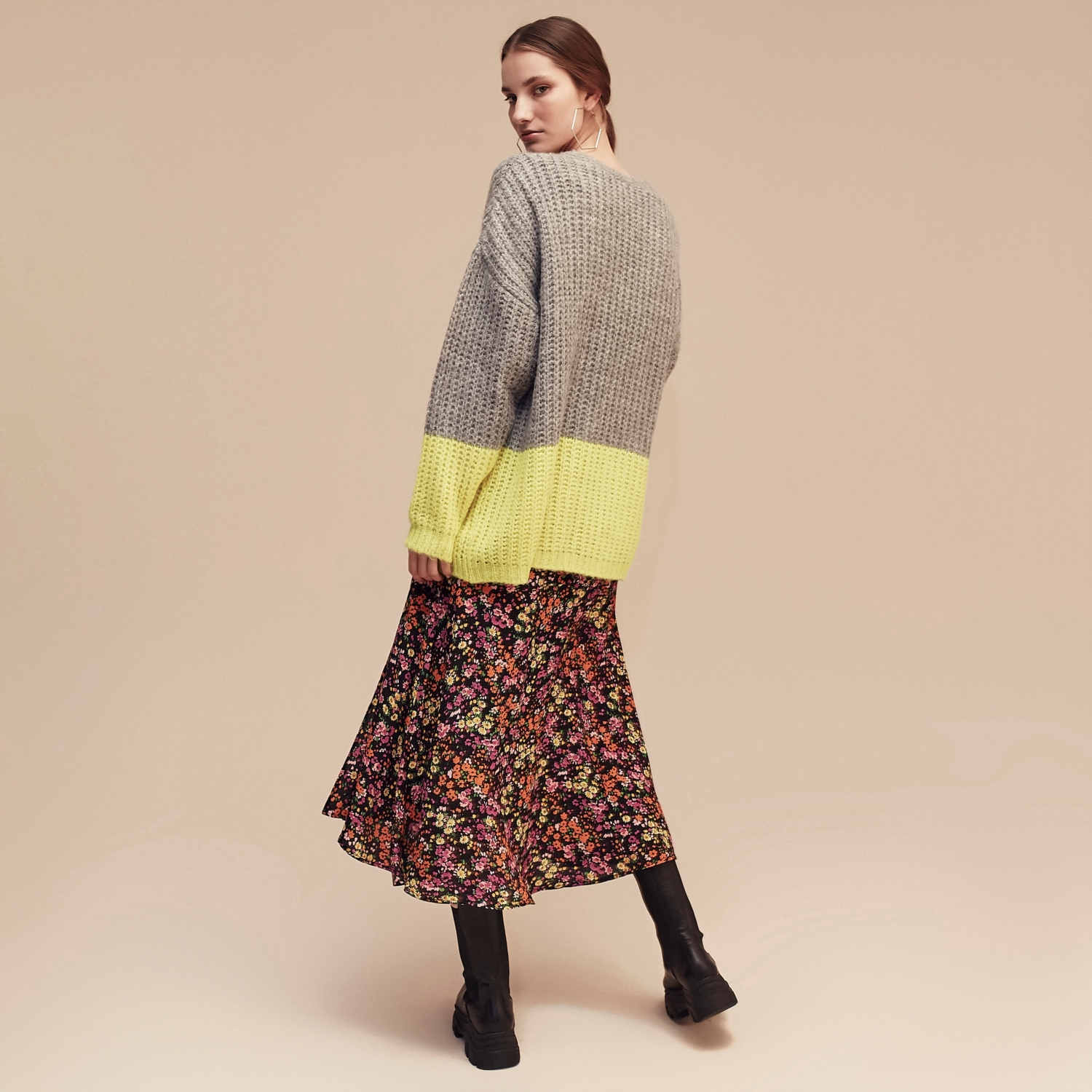 CEP DETAYLI RENK BLOKLU TRİKO HIRKA