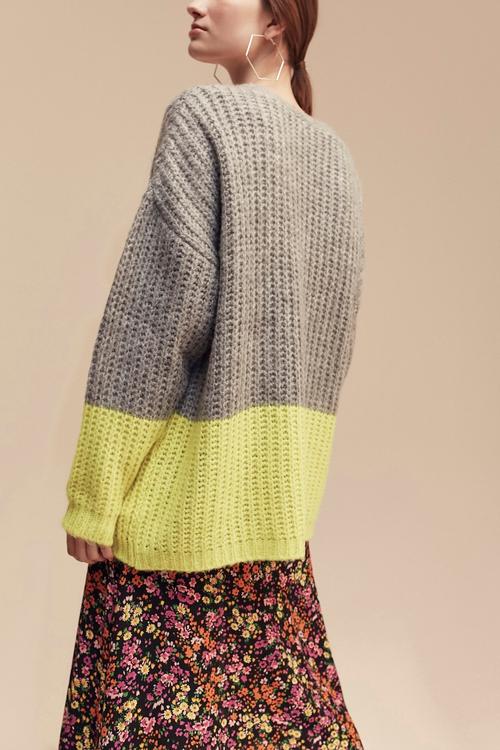  CEP DETAYLI RENK BLOKLU TRİKO HIRKA