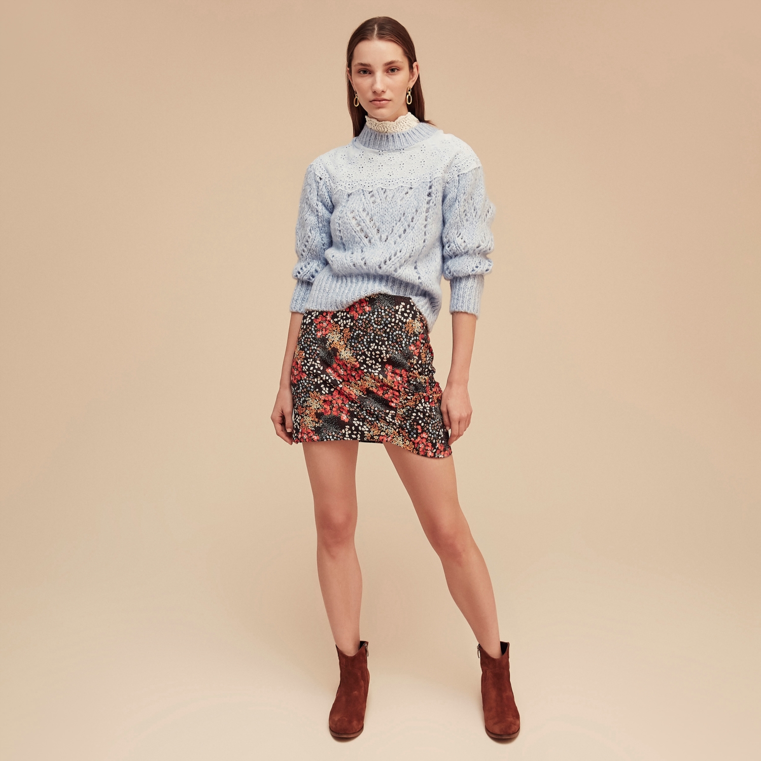 YAKASI DANTELLİ KAZAK