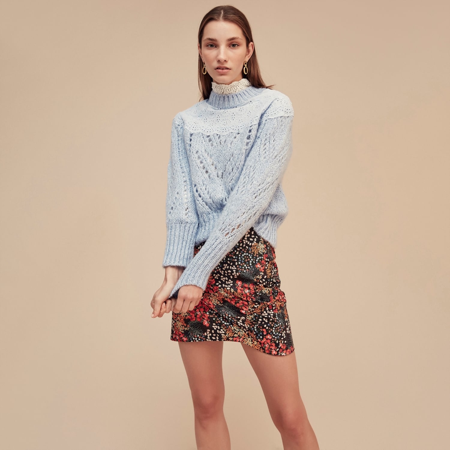 YAKASI DANTELLİ KAZAK