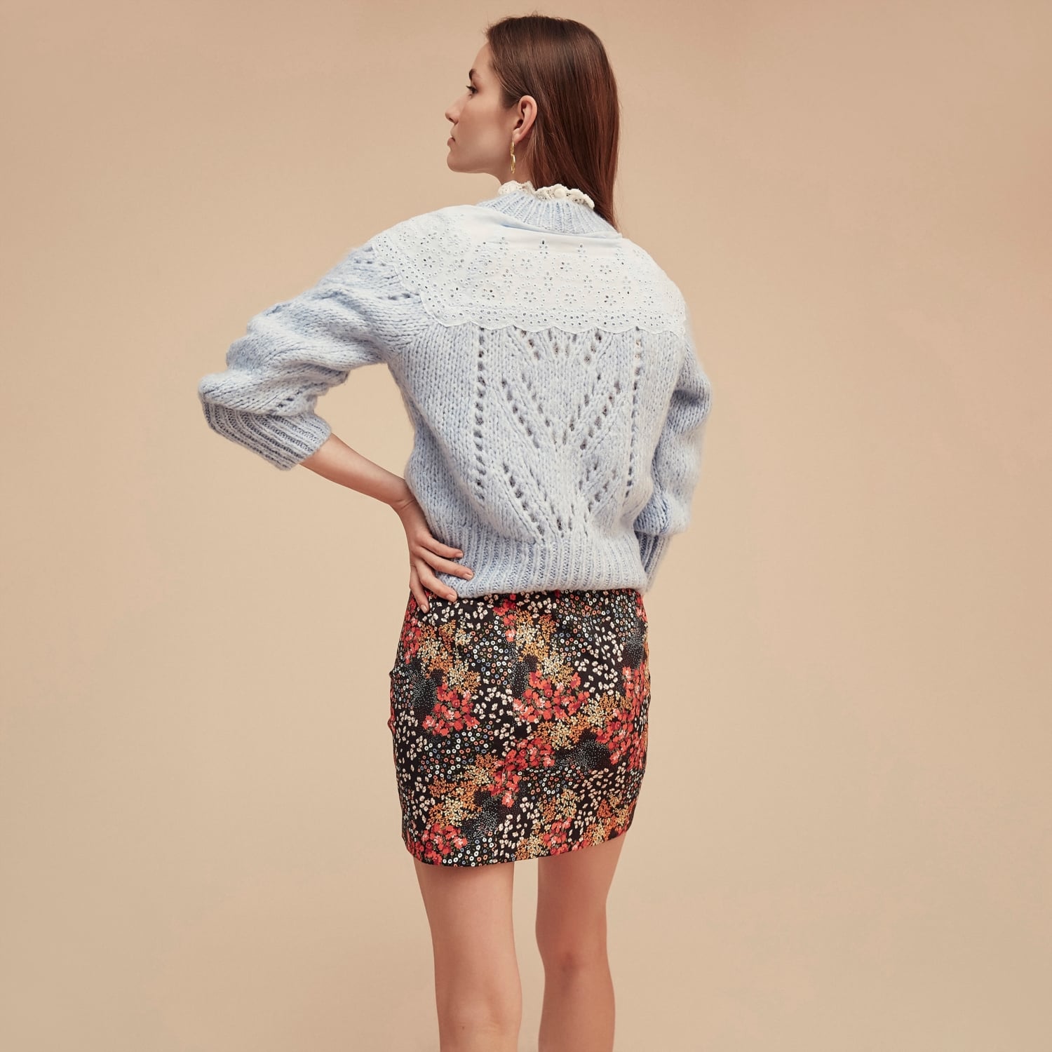 YAKASI DANTELLİ KAZAK