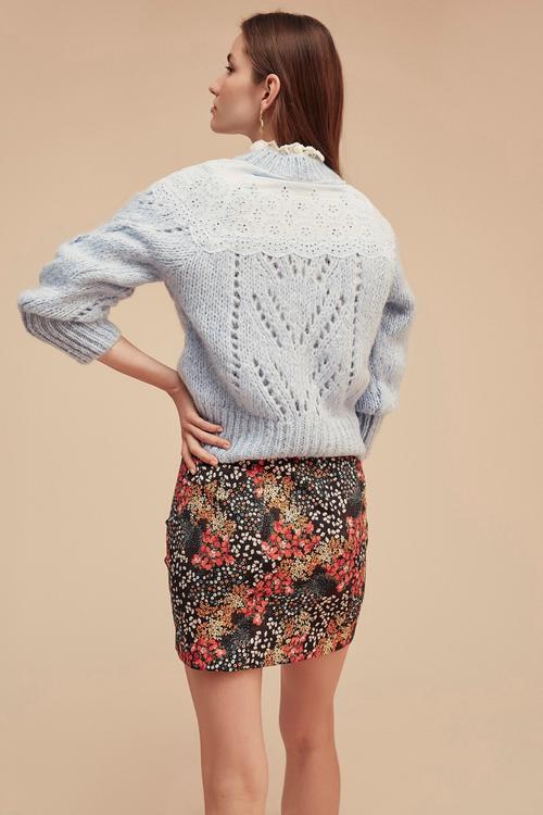  YAKASI DANTELLİ KAZAK