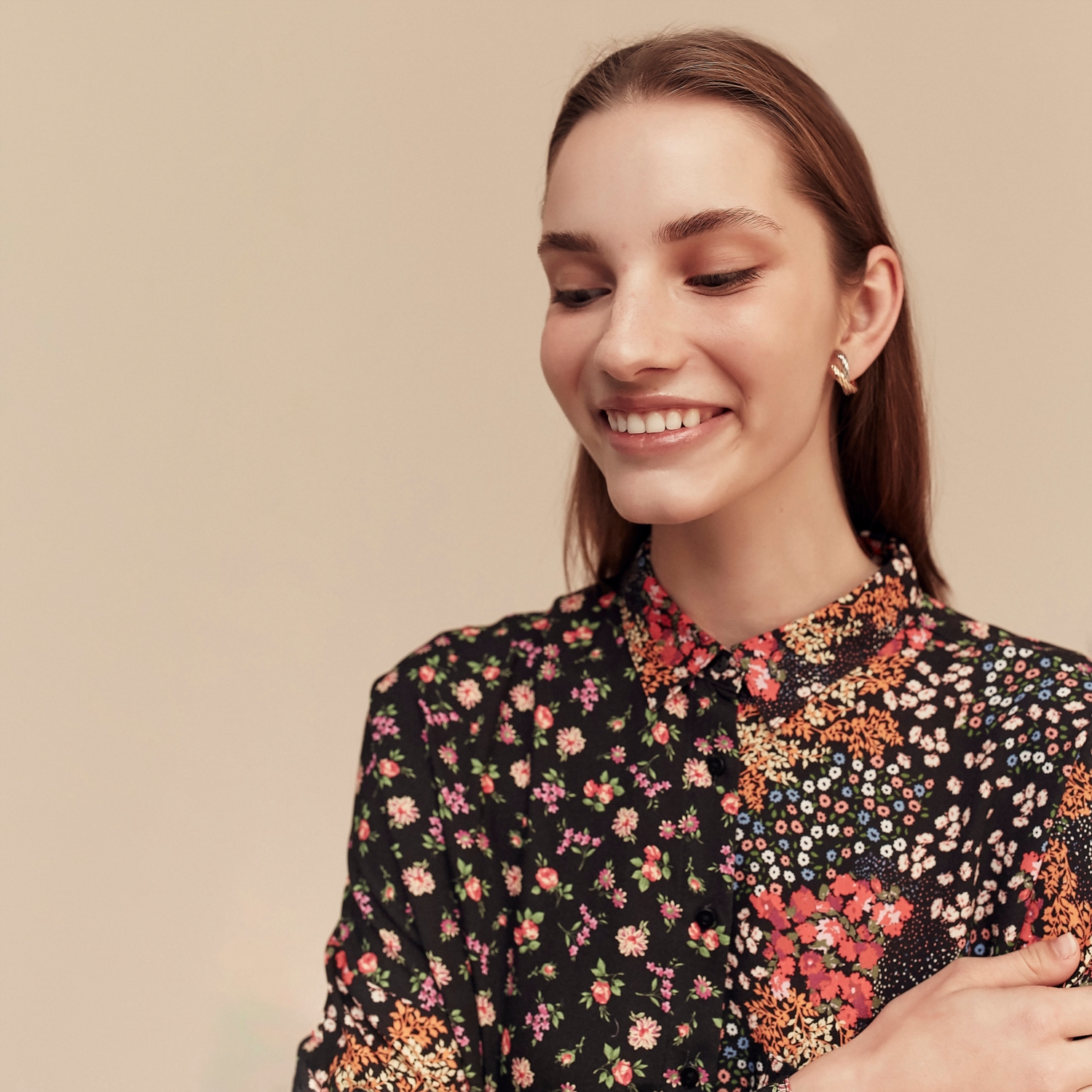 REGULAR KESİM ÇİÇEKLİ GÖMLEK