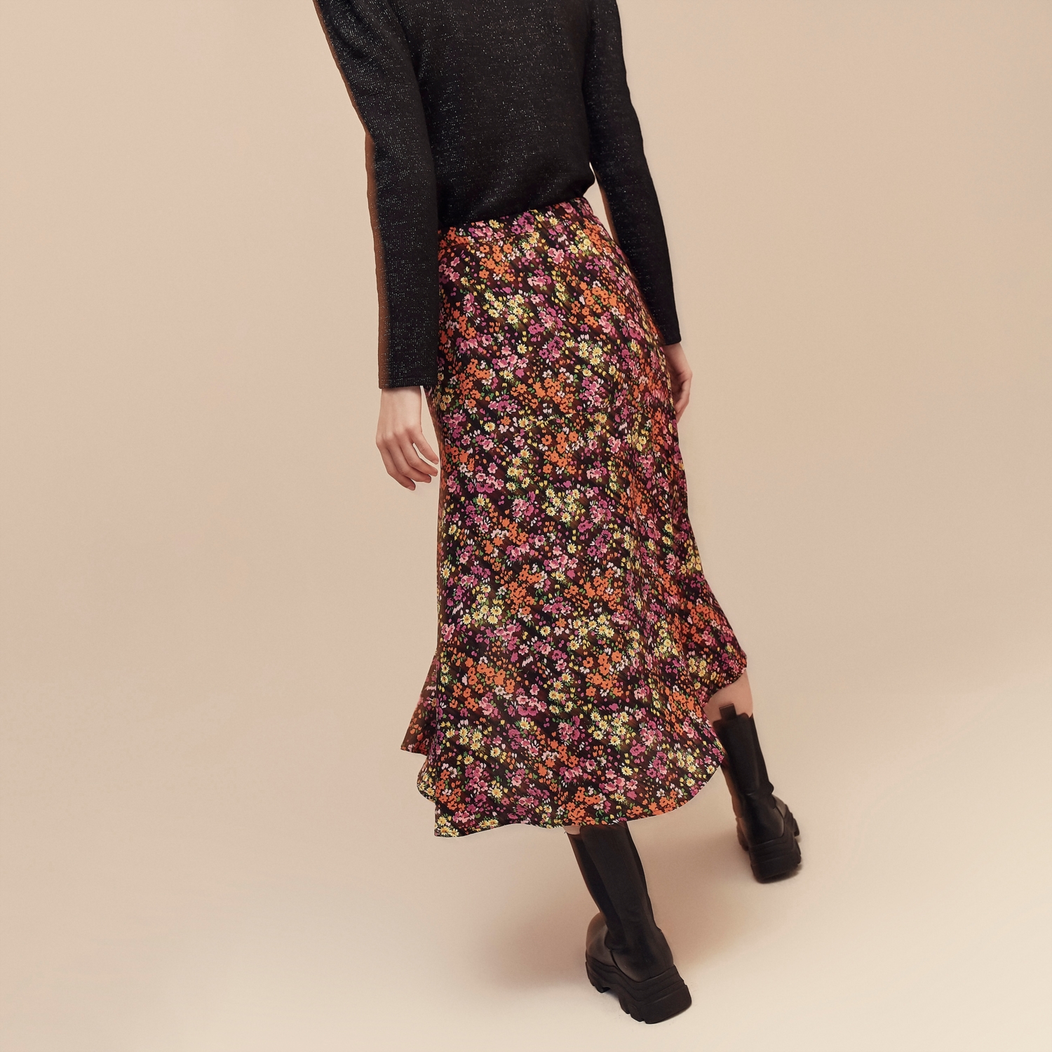 ÇİÇEK DESENLİ YIRTMAÇLI MİDİ ETEK