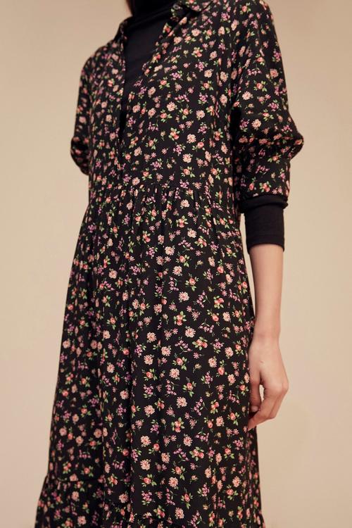  KARPUZ KOL ÇİÇEK DESENLİ MİDİ ELBİSE