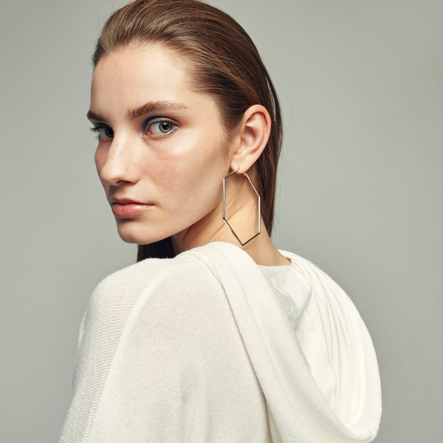 KAPÜŞONLU İNCE SWEATSHIRT