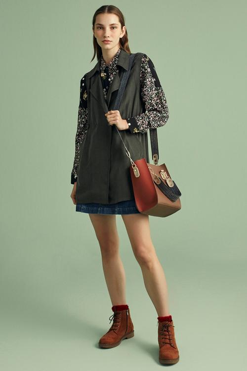  DÜĞME DETAYLI YELEK