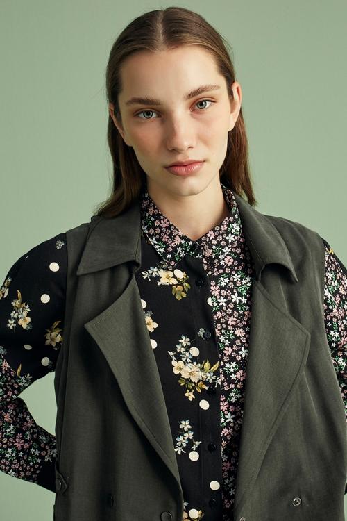  DÜĞME DETAYLI YELEK