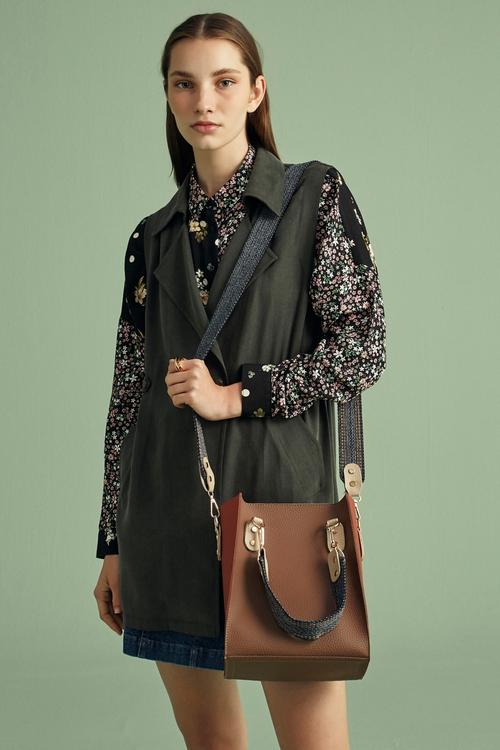  DÜĞME DETAYLI YELEK