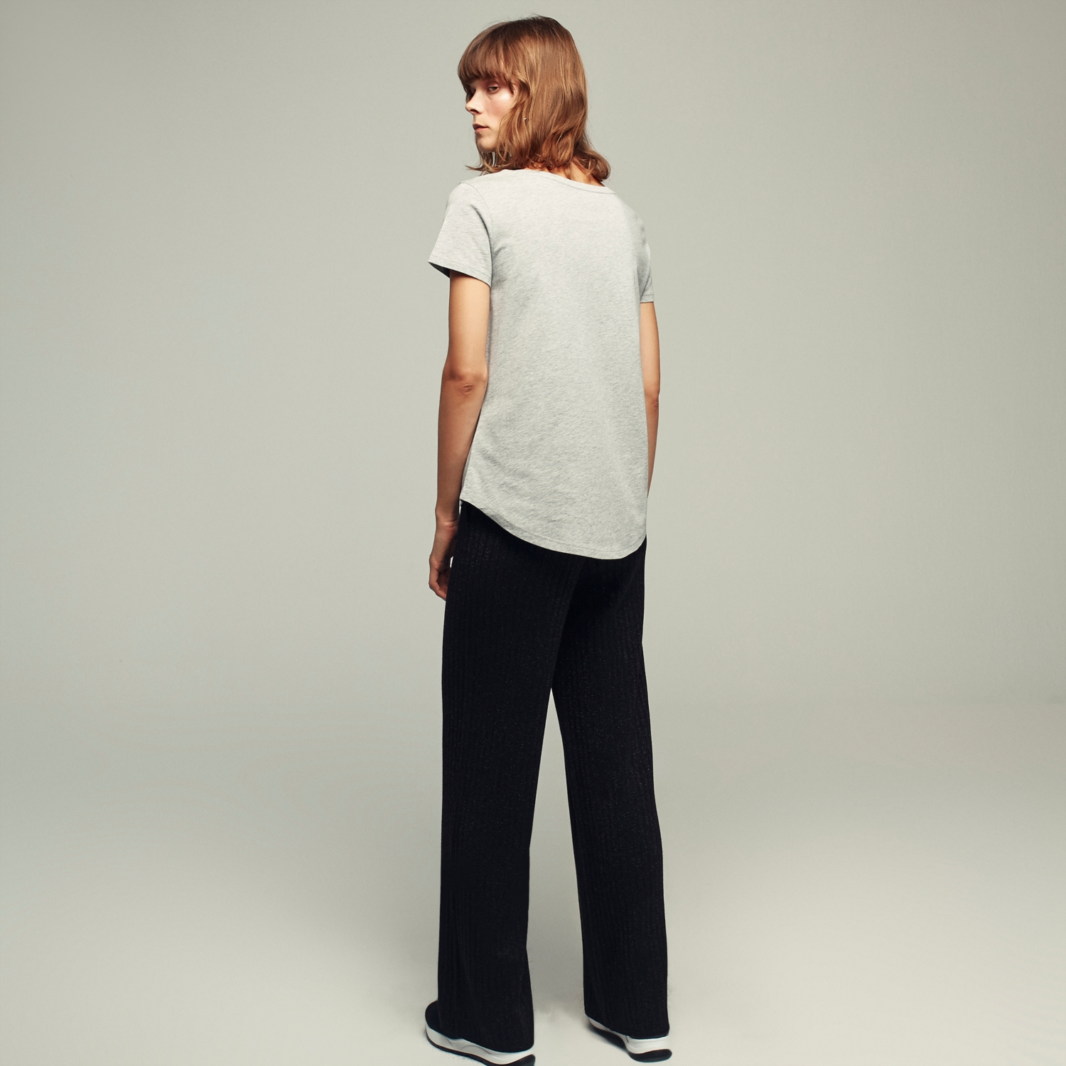 BİSİKLET YAKA PARLAK BASKILI PAMUK T-SHIRT