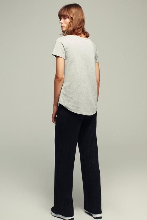  BİSİKLET YAKA PARLAK BASKILI PAMUK T-SHIRT