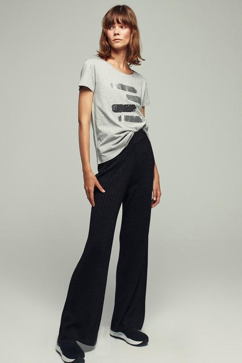  BİSİKLET YAKA PARLAK BASKILI PAMUK T-SHIRT