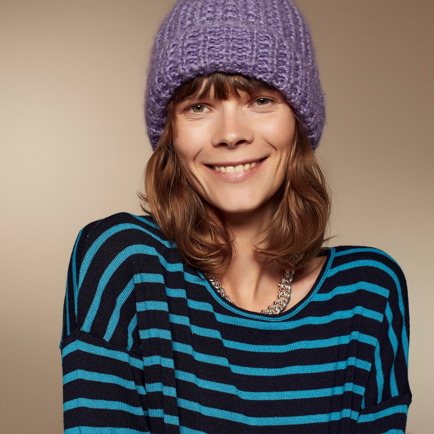 DÜŞÜK OMUZLU KAYIK YAKA SWEATSHIRT