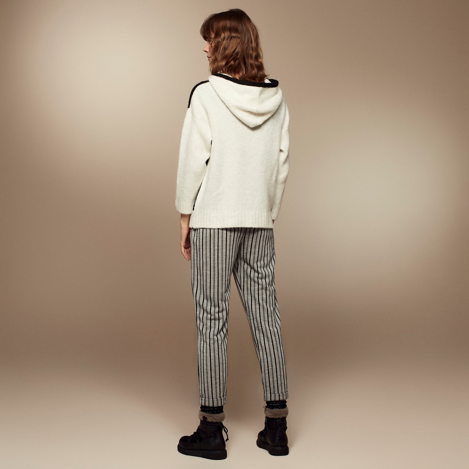 KAPÜŞONLU PELUŞ KAZAK