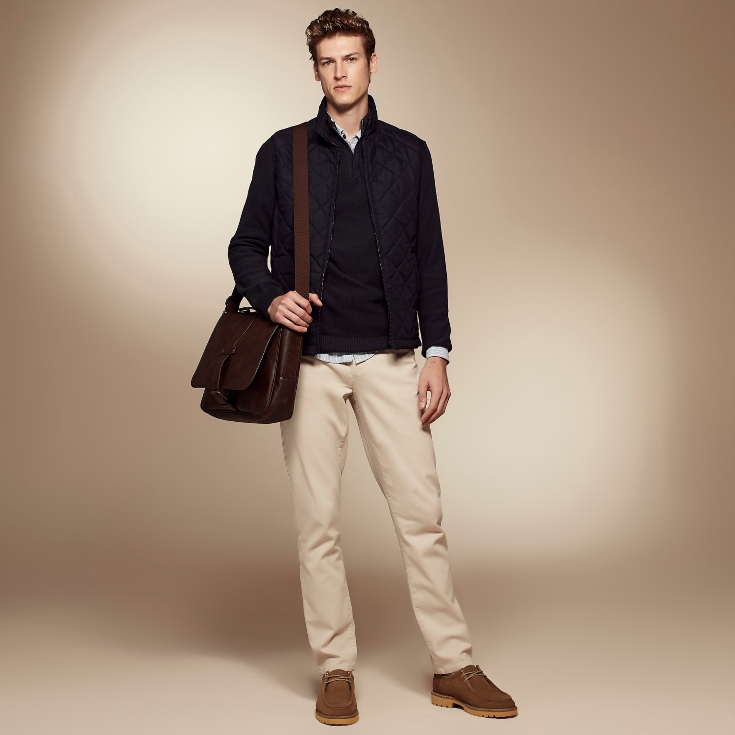 DİK YAKA KAPİTONELİ YELEK