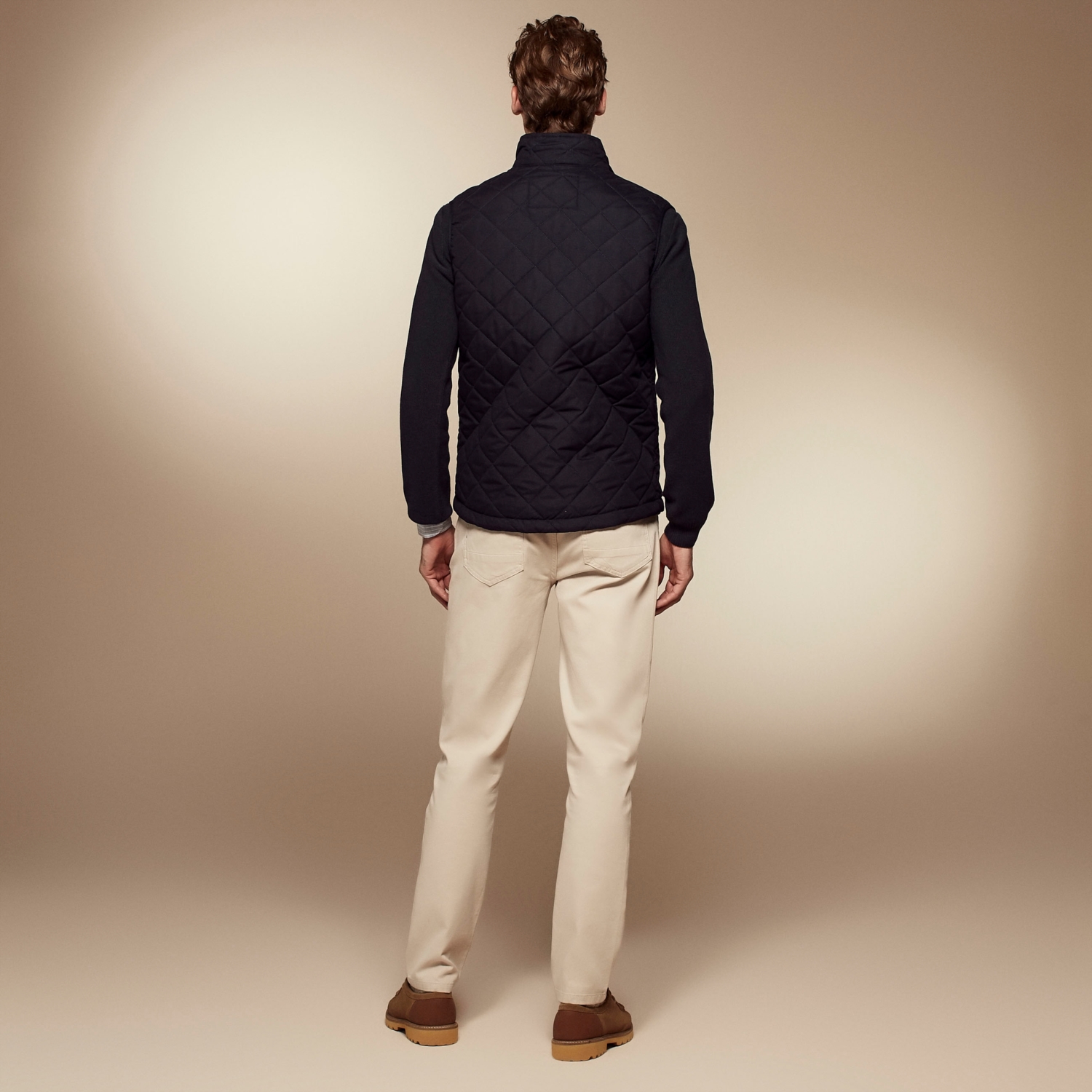 DİK YAKA KAPİTONELİ YELEK