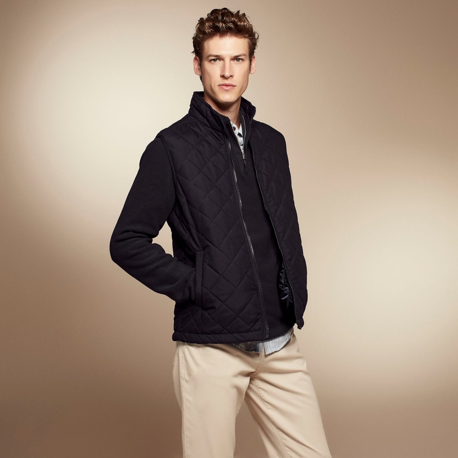 DİK YAKA KAPİTONELİ YELEK