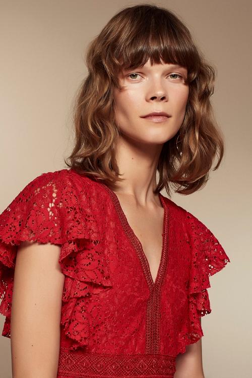  KOLLARI VOLANLI MİDİ DANTEL ELBİSE