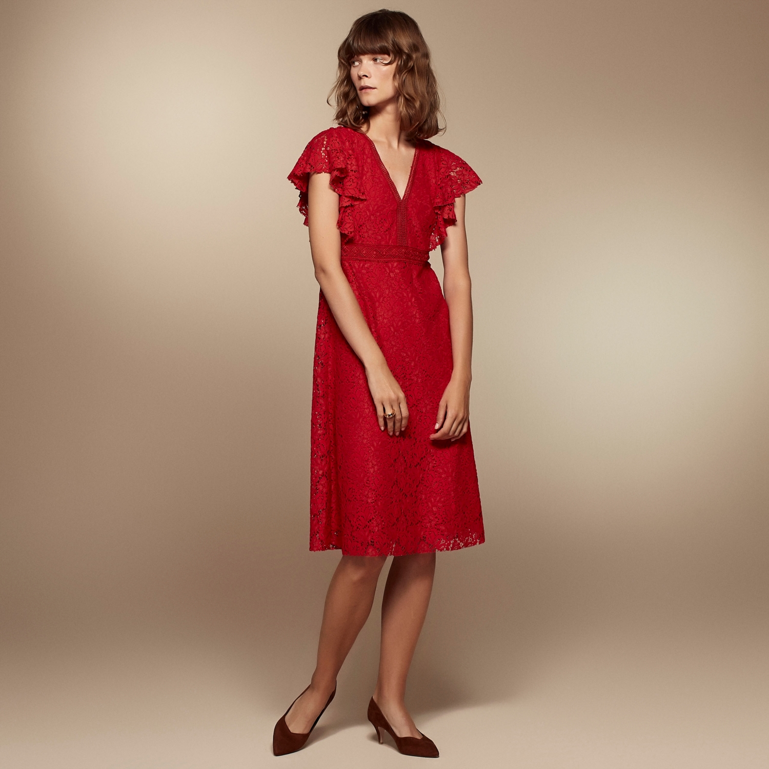 KOLLARI VOLANLI MİDİ DANTEL ELBİSE