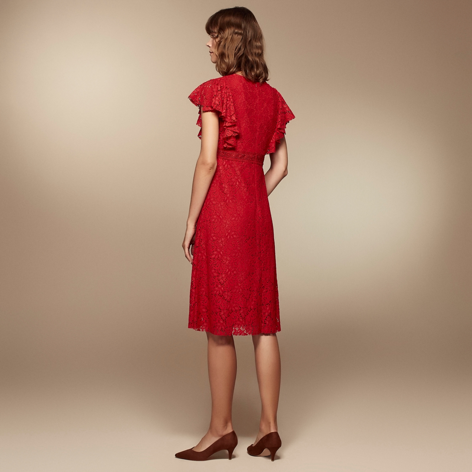 KOLLARI VOLANLI MİDİ DANTEL ELBİSE