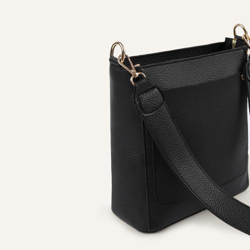  DERİ GÖRÜNÜMLÜ ÇAPRAZ ASKILI OMUZ ÇANTASI