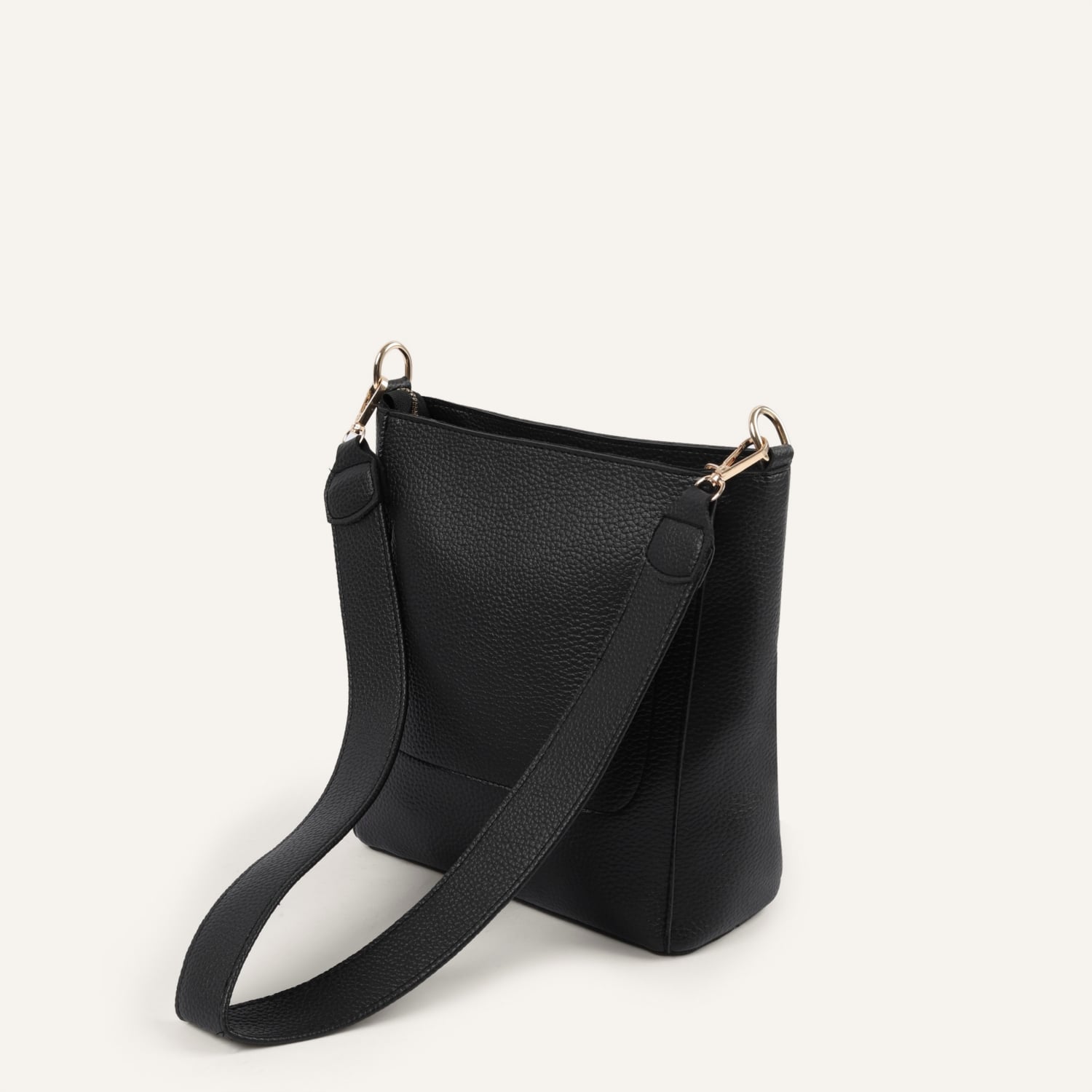 DERİ GÖRÜNÜMLÜ ÇAPRAZ ASKILI OMUZ ÇANTASI