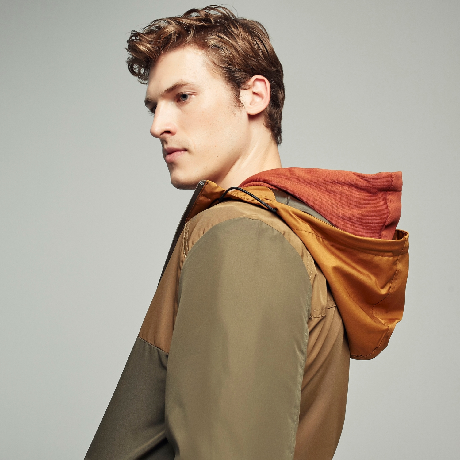 KAPÜŞONLU YAĞMURLUK