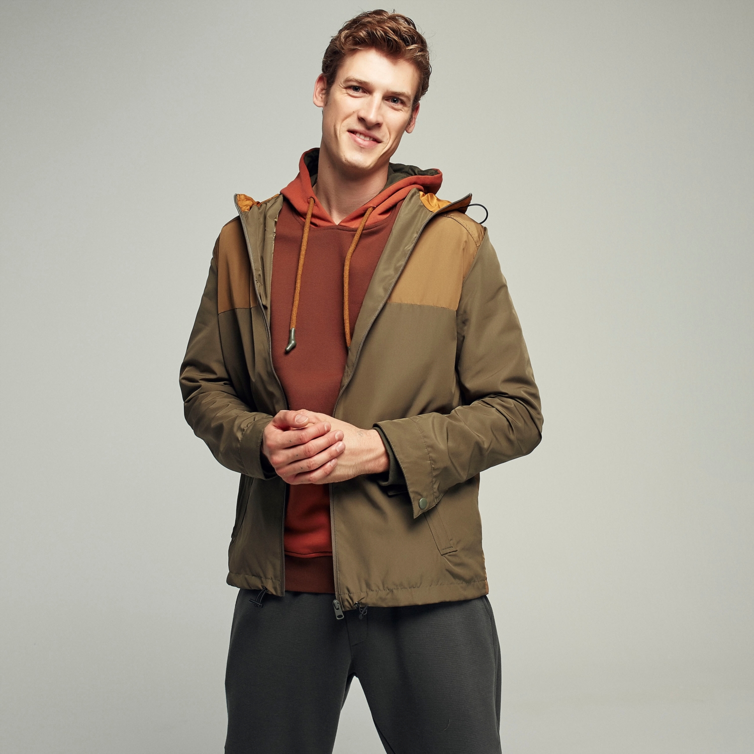 KAPÜŞONLU YAĞMURLUK