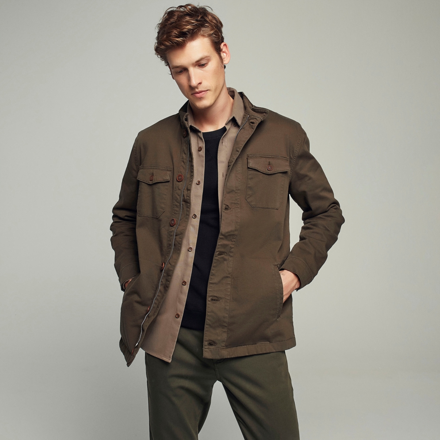 DİK YAKA CEPLİ PAMUK CEKET