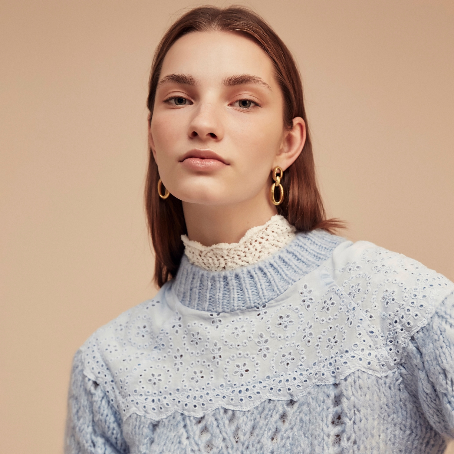 YAKASI DANTELLİ KAZAK