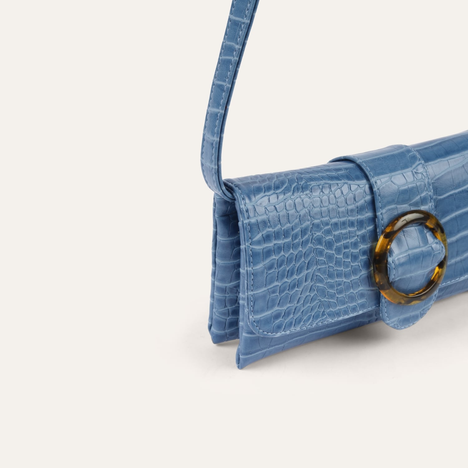 KEMİK TOKALI ÇAPRAZ ASKILI ÇANTA