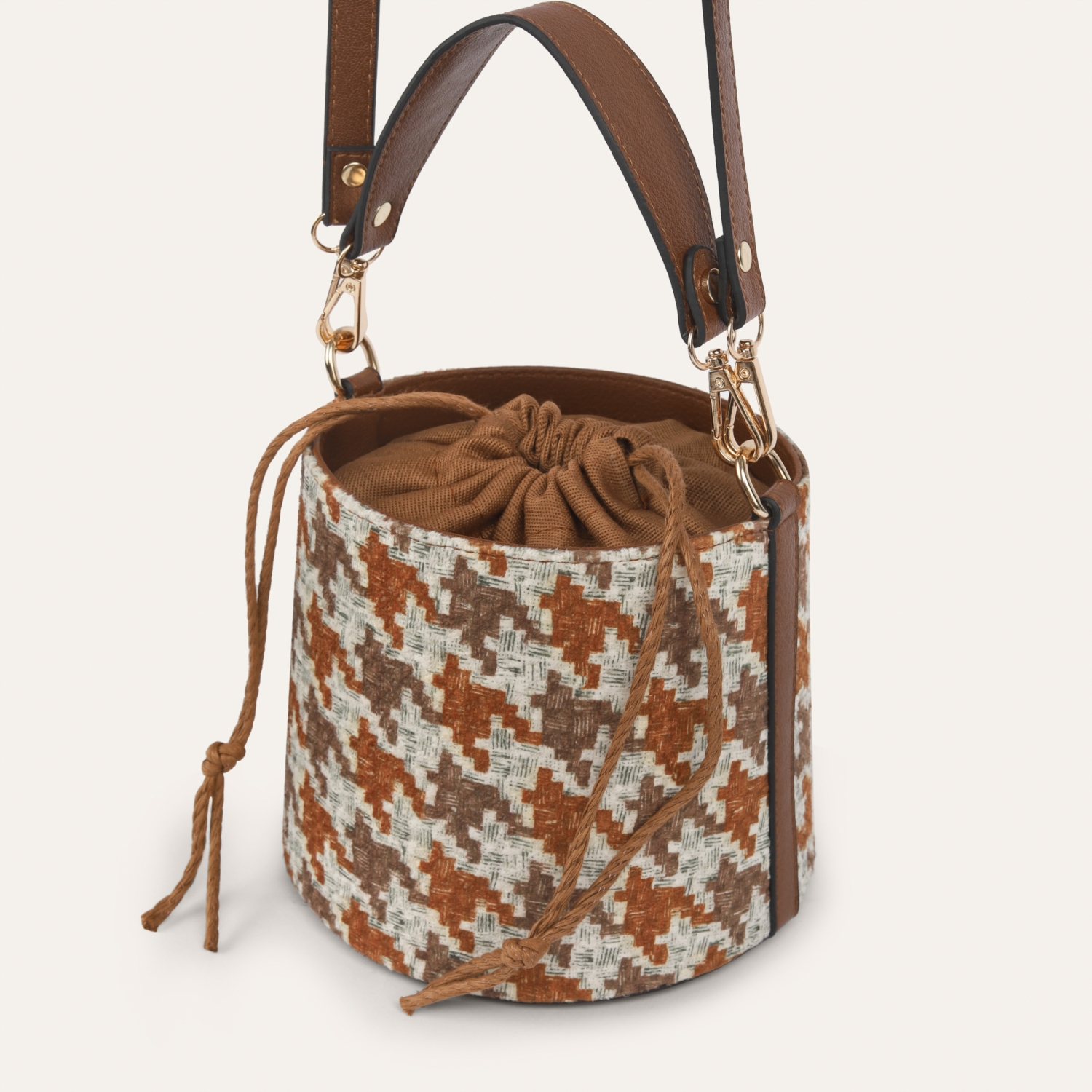 KAZAYAĞI DESENLİ BÜZGÜLÜ EL ÇANTASI