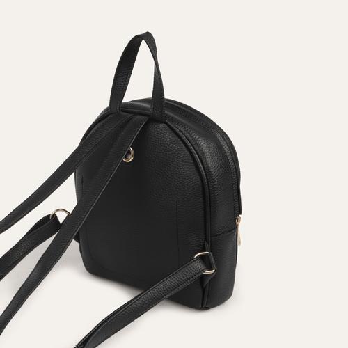  FERMUAR DETAYLI SIRT ÇANTASI