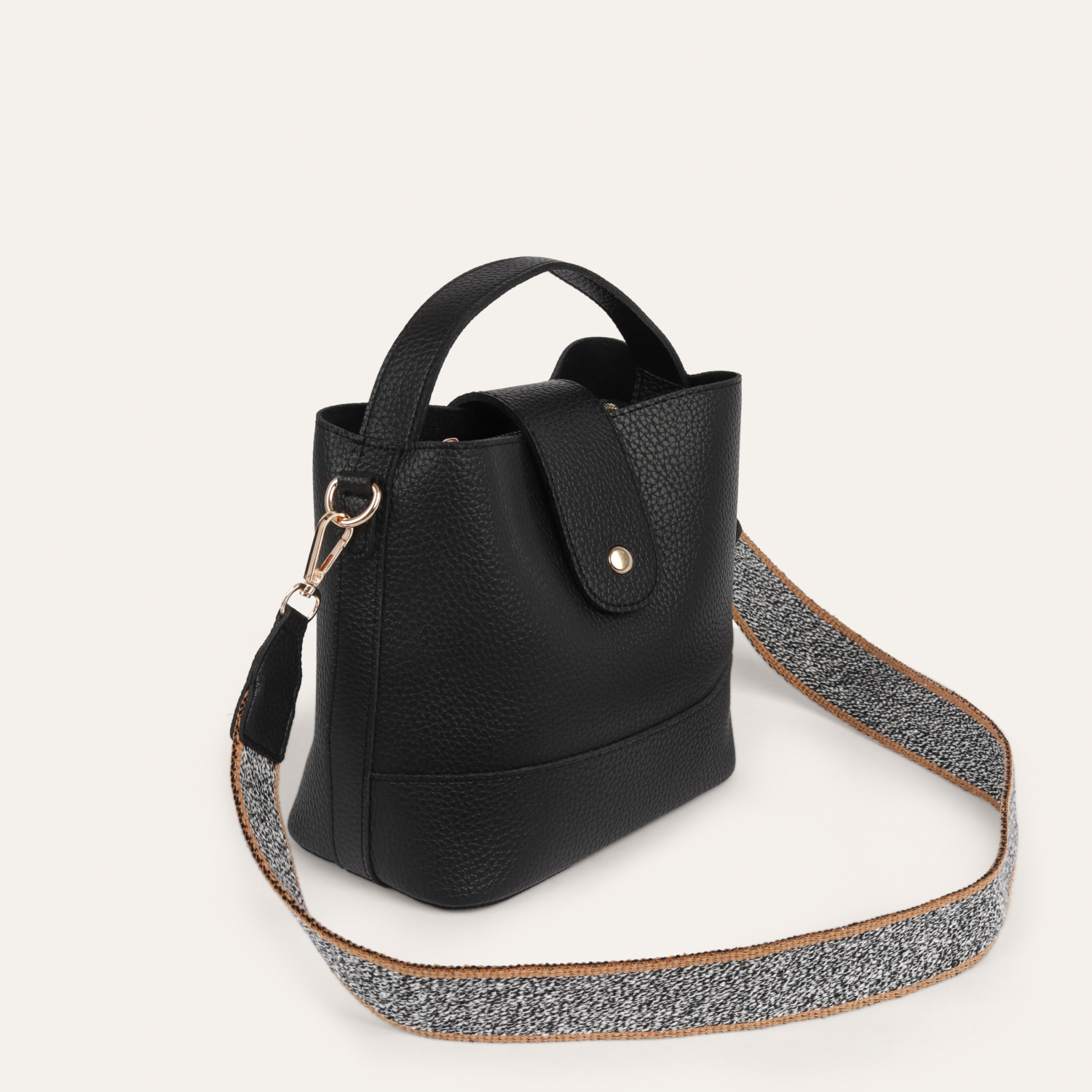 RENKLİ ŞERİT DETAYLI ÇAPRAZ ASKILI EL ÇANTASI